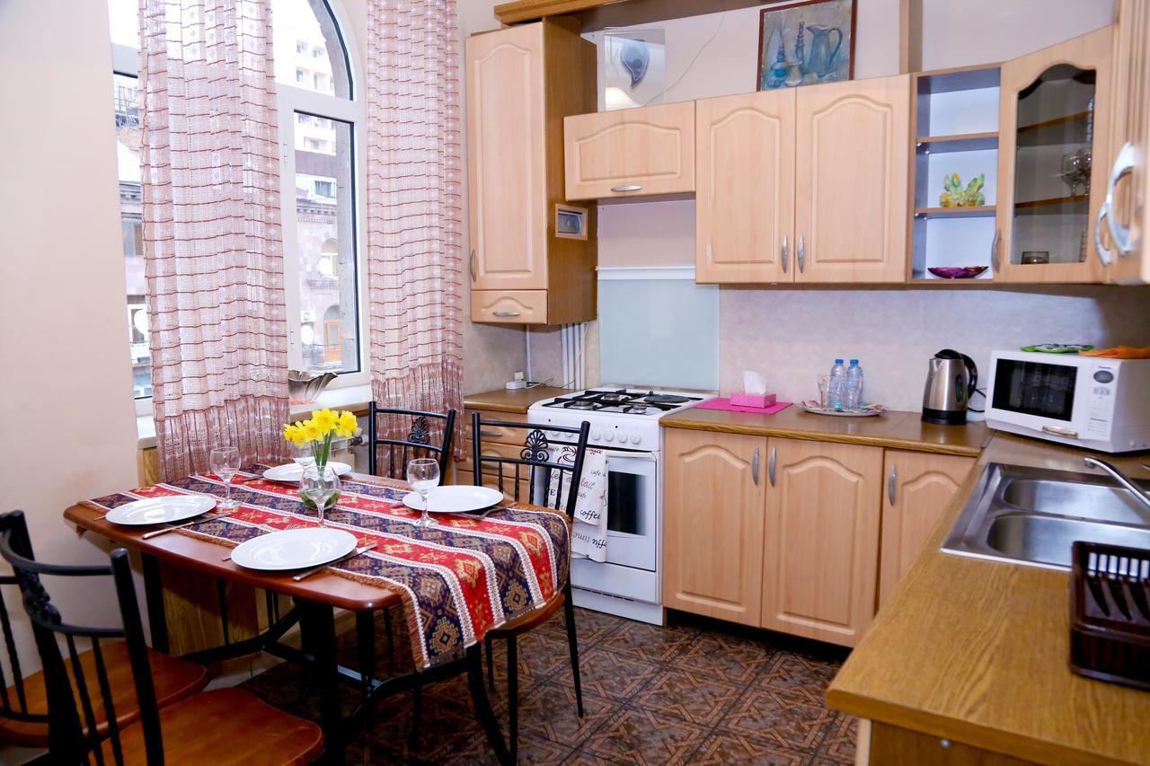 Apartment On 11 Amiryan Street Erevan Esterno foto