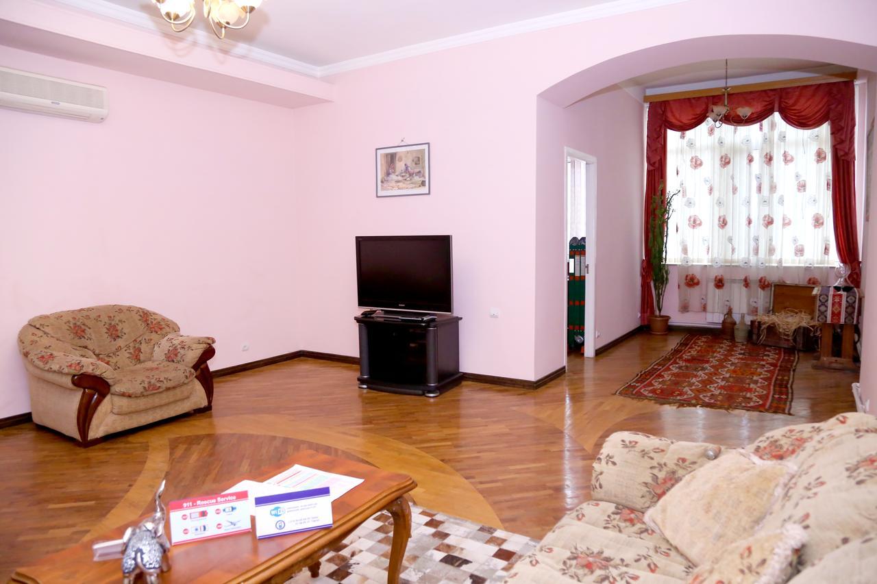 Apartment On 11 Amiryan Street Erevan Esterno foto