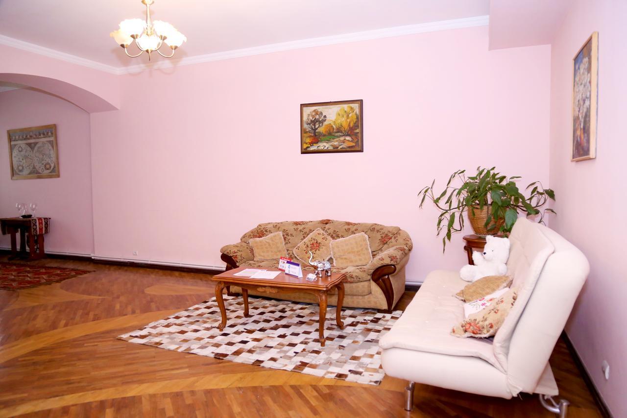 Apartment On 11 Amiryan Street Erevan Esterno foto