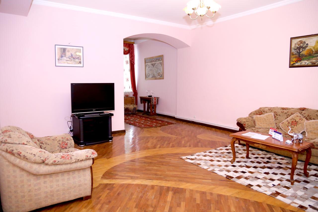 Apartment On 11 Amiryan Street Erevan Esterno foto