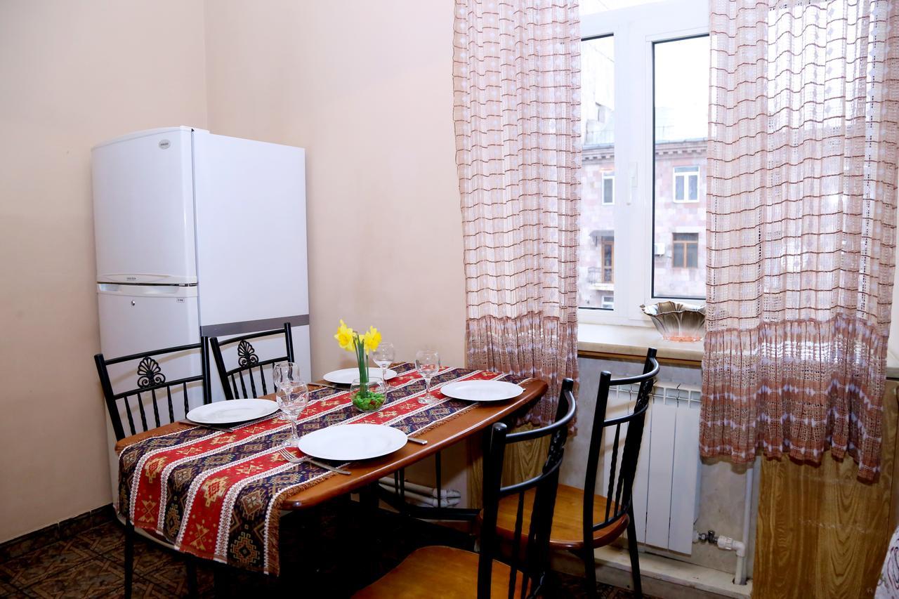 Apartment On 11 Amiryan Street Erevan Esterno foto